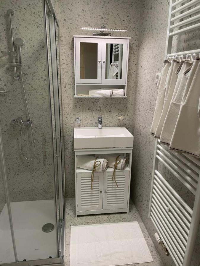 Captain'S Cabin Apartment โคเปร์ ภายนอก รูปภาพ